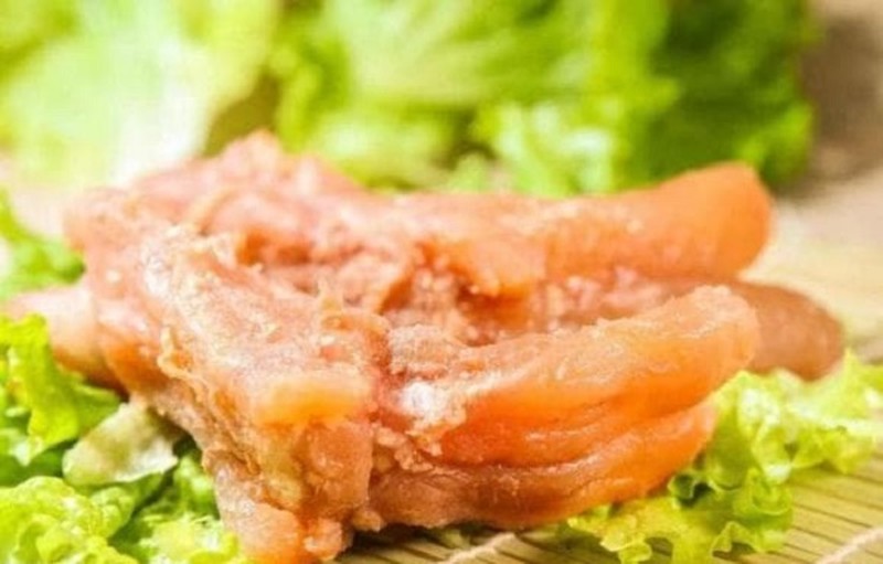 Gân bò cũng rất giàu collagen, hàm lượng chất béo trong gân bò tương đối thấp, không chứa cholesterol.
