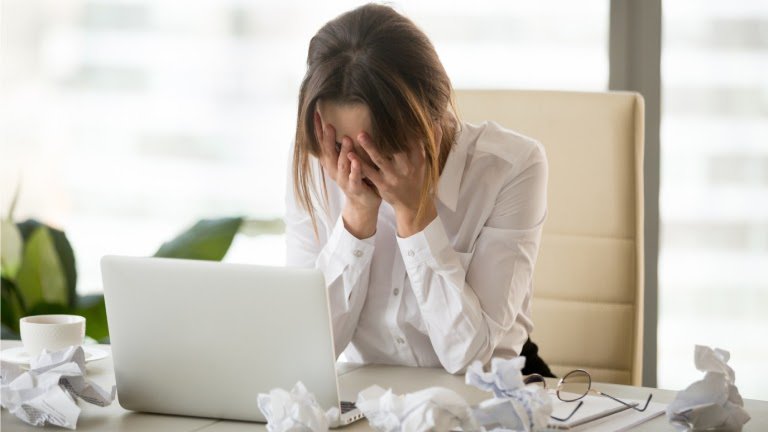 Căng thẳng bị đau tim là tình trạng thường gặp ở những người bị căng thẳng tâm lý liên tục