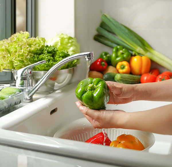 Giấy thấm sẽ hút bớt chất ẩm đối với những túi nhựa không có lỗ thoát hơi.