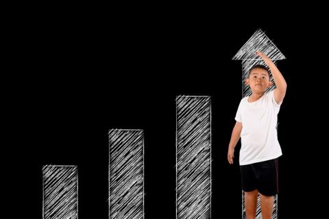 Dậy thì sớm có thể kìm hãm bé trai phát triển chiều cao. Ảnh: Freepik
