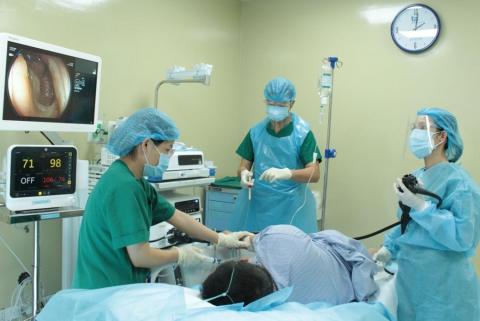 Nội soi đại trực tràng ống mềm tại Bệnh viện Đa khoa Tâm Anh giúp quan sát được tổn thương kích thước nhỏ, phát hiện ung thư đại tràng sớm để điều trị kịp thời.
