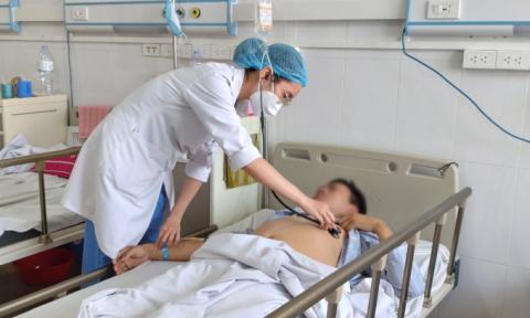 Bệnh nhân sốt xuất huyết điều trị tại Bệnh viện Bệnh nhiệt đới Trung ương, ngày 3/11. Ảnh: Chi Lê