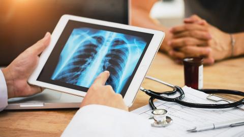 Nhiều bệnh ung thư không có triệu chứng trong giai đoạn đầu, vì vậy, khám sàng lọc thường xuyên là rất quan trọng. Ảnh: SHUTTERSTOCK