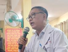 Bác sĩ Phạm Ngọc Huy Tuấn, Trưởng Khoa Cấp cứu Bệnh viện Trưng Vương phát biểu tại cuộc họp sáng 9/11. Ảnh: Lê Phương - Vnexpress