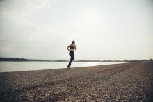 Thường xuyên vận động có thể cải thiện tình trạng kháng insulin. Ảnh: Freepik